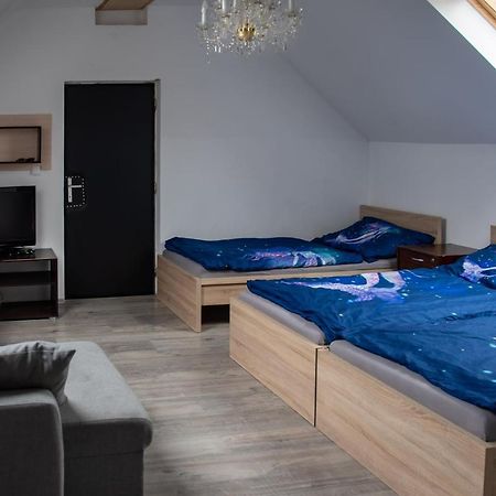 V Sadu Apartamento Lysá nad Labem Exterior foto