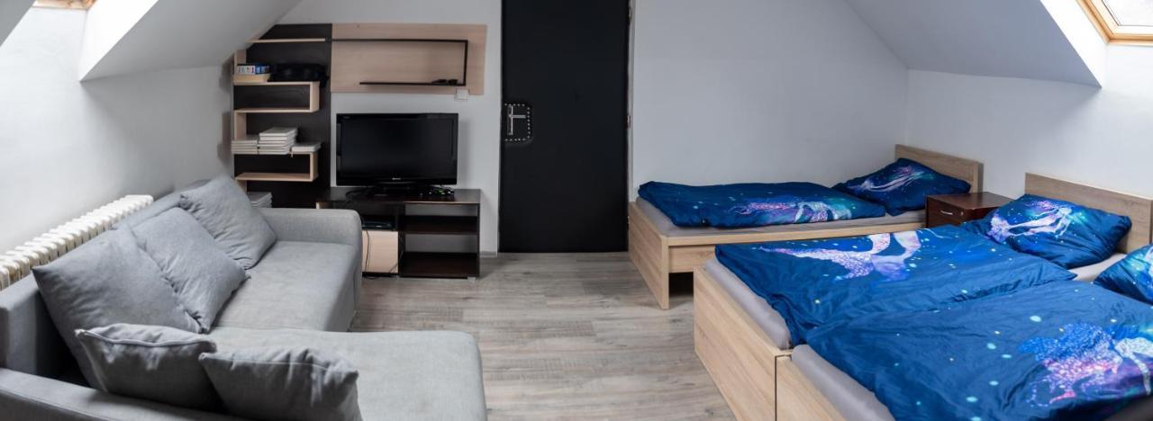 V Sadu Apartamento Lysá nad Labem Exterior foto