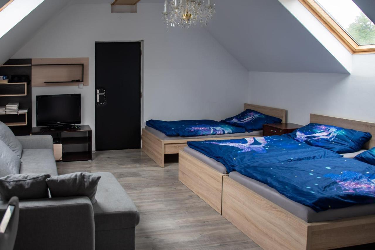 V Sadu Apartamento Lysá nad Labem Exterior foto