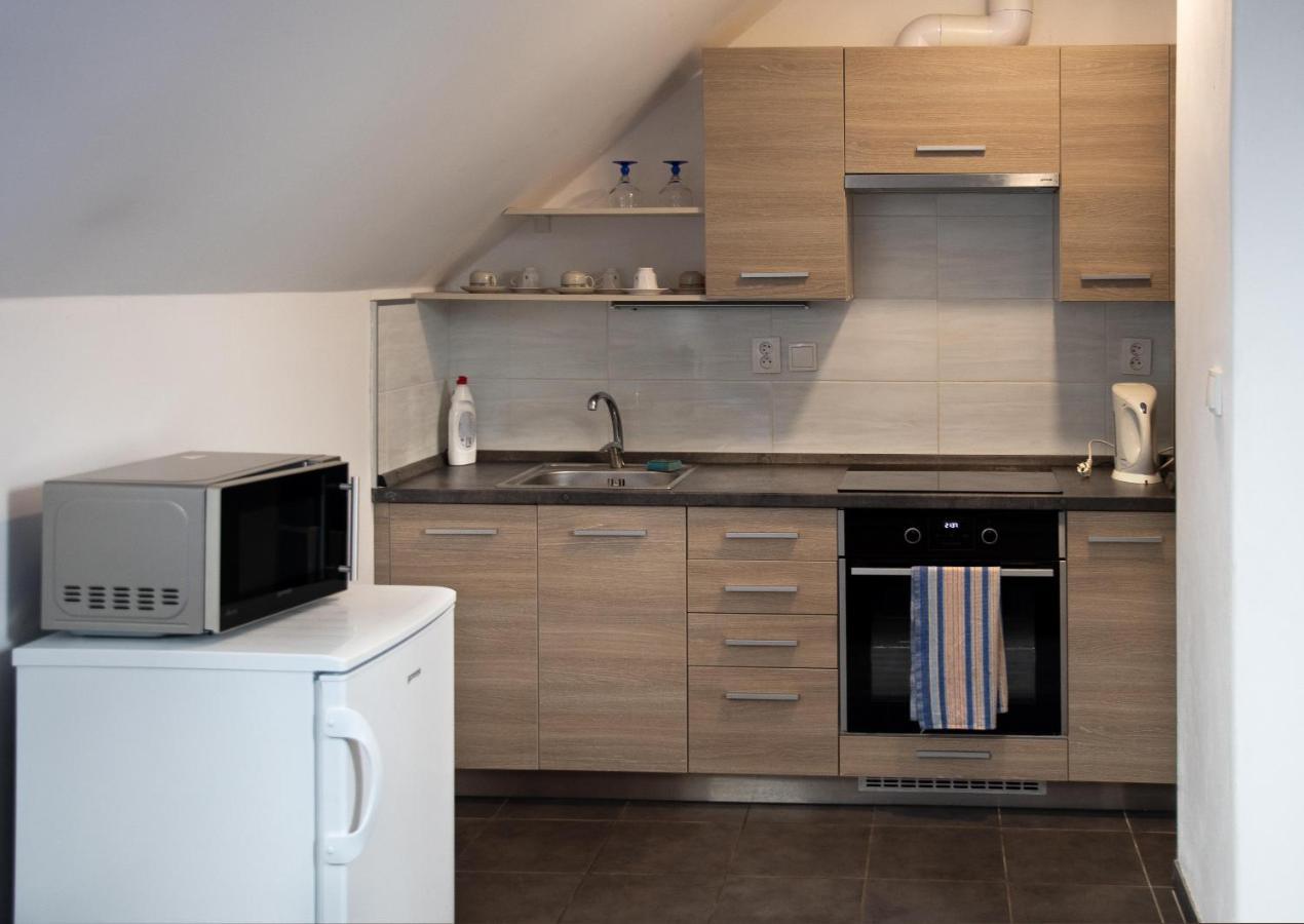 V Sadu Apartamento Lysá nad Labem Exterior foto